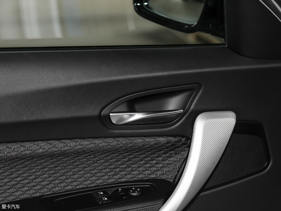 2018R2ϵpT 225i M\