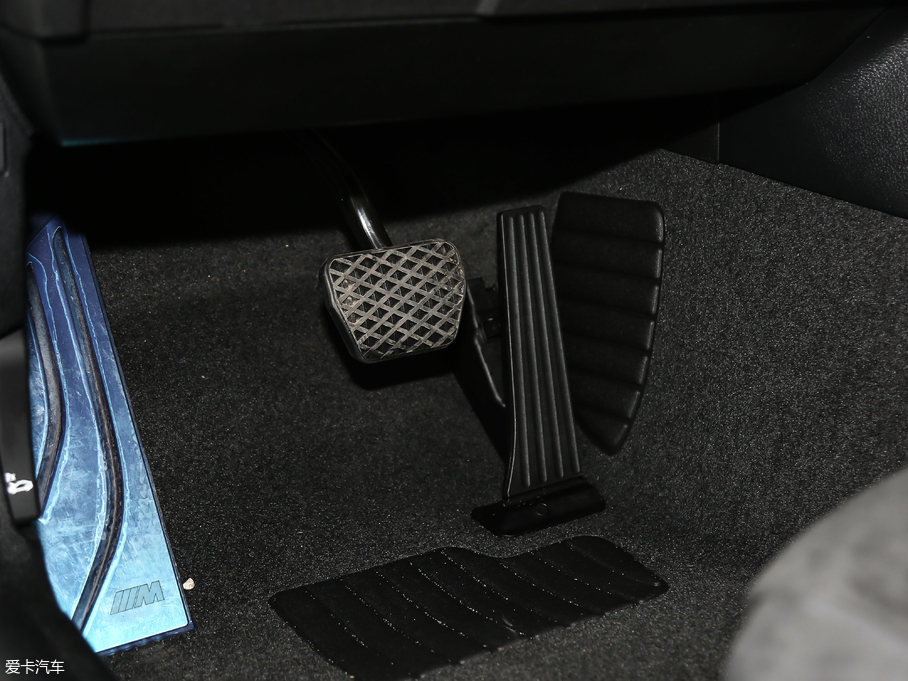 2018R2ϵpT 225i M\