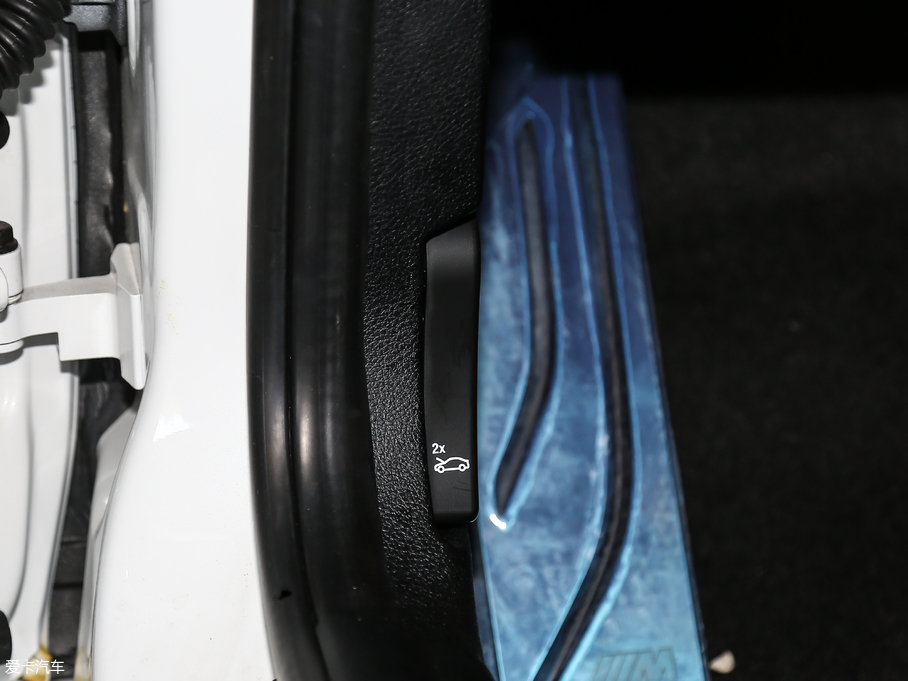 2018R2ϵpT 225i M\