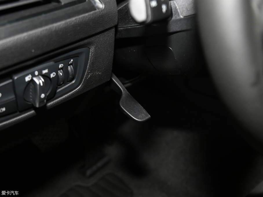 2018R2ϵpT 225i M\