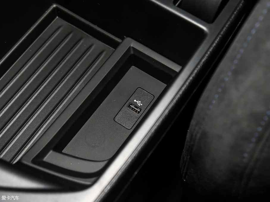 2018R2ϵpT 225i M\