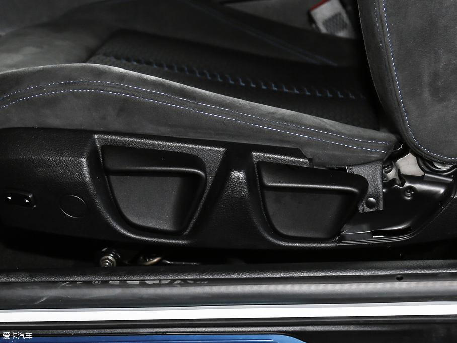 2018R2ϵpT 225i M\