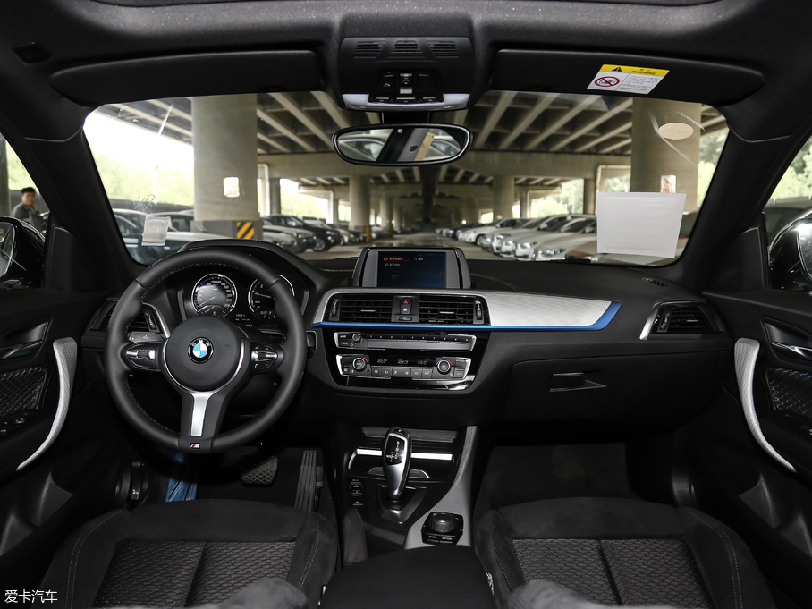 2018R2ϵpT 225i M\