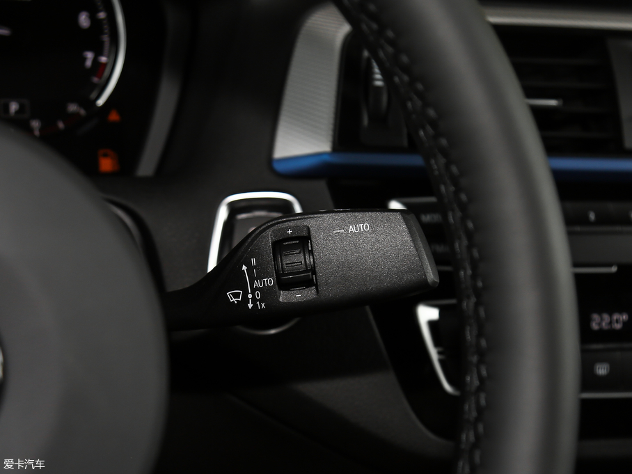 2018R2ϵpT 225i M\