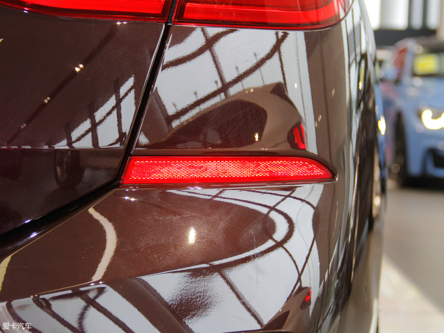 2018R6ϵGT 630i M\b