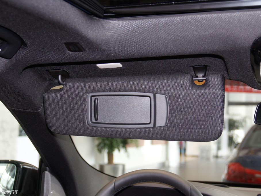 2018R6ϵGT 630i M\b