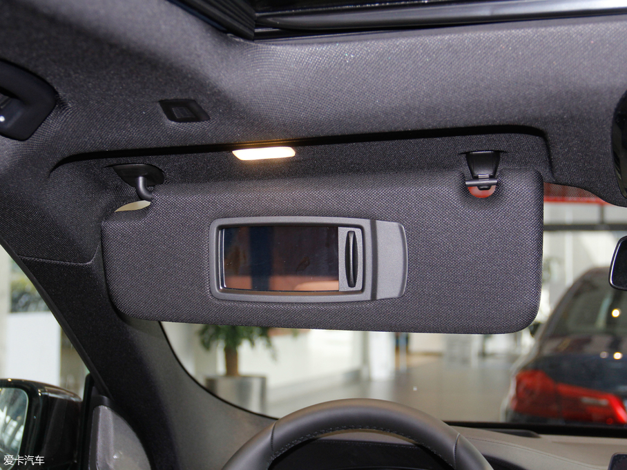 2018R6ϵGT 630i M\b