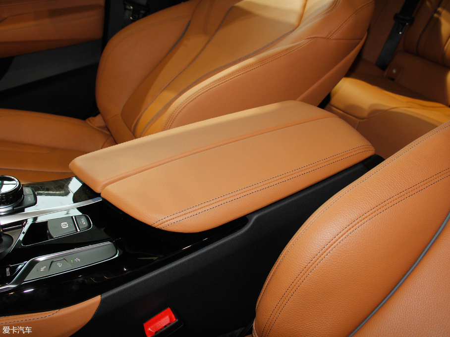 2018R6ϵGT 630i M\b