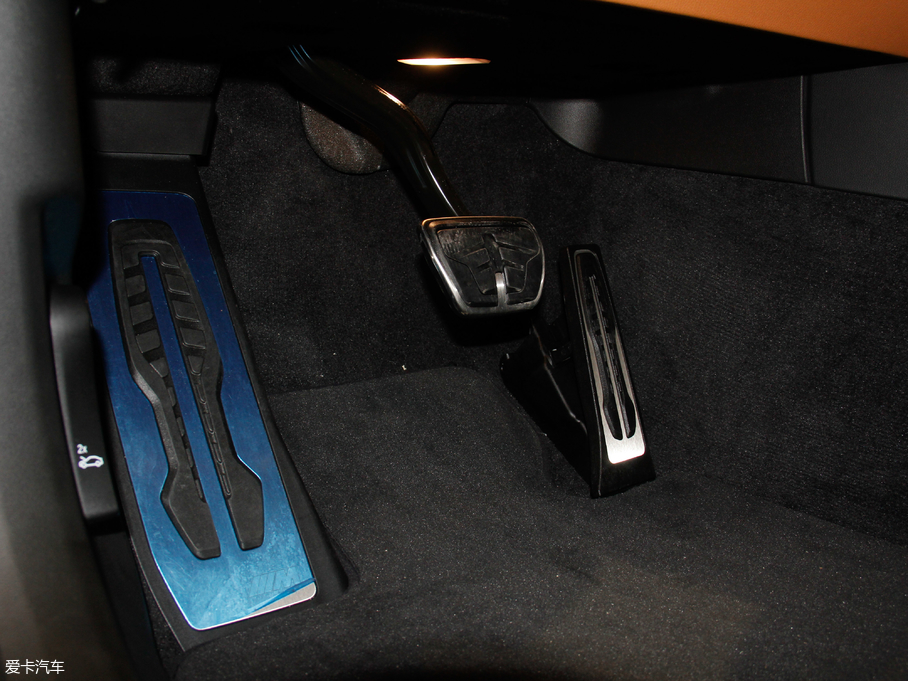 2018R6ϵGT 630i M\b