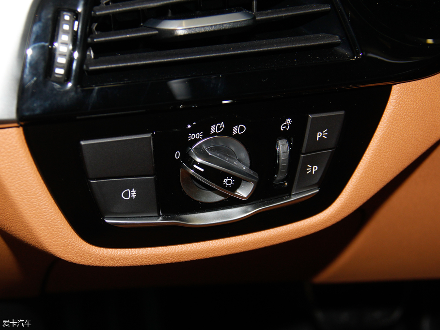 2018R6ϵGT 630i M\b