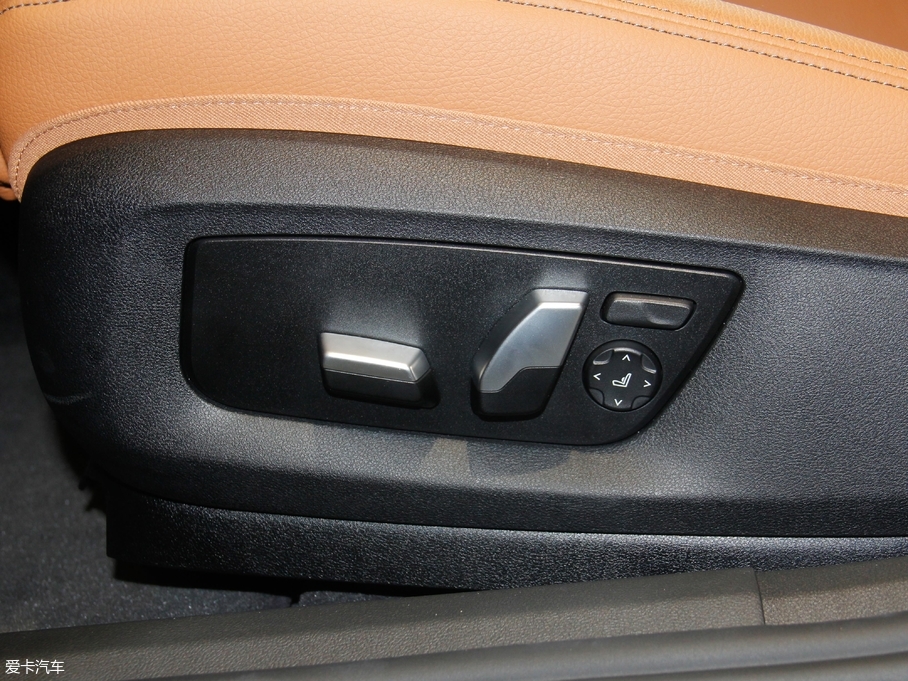 2018R6ϵGT 630i M\b