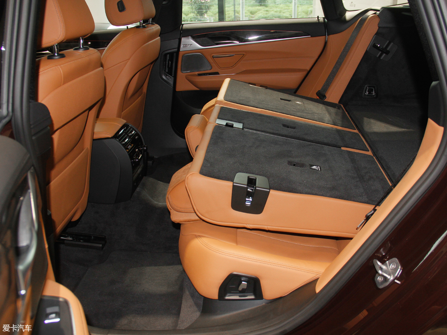 2018R6ϵGT 630i M\b