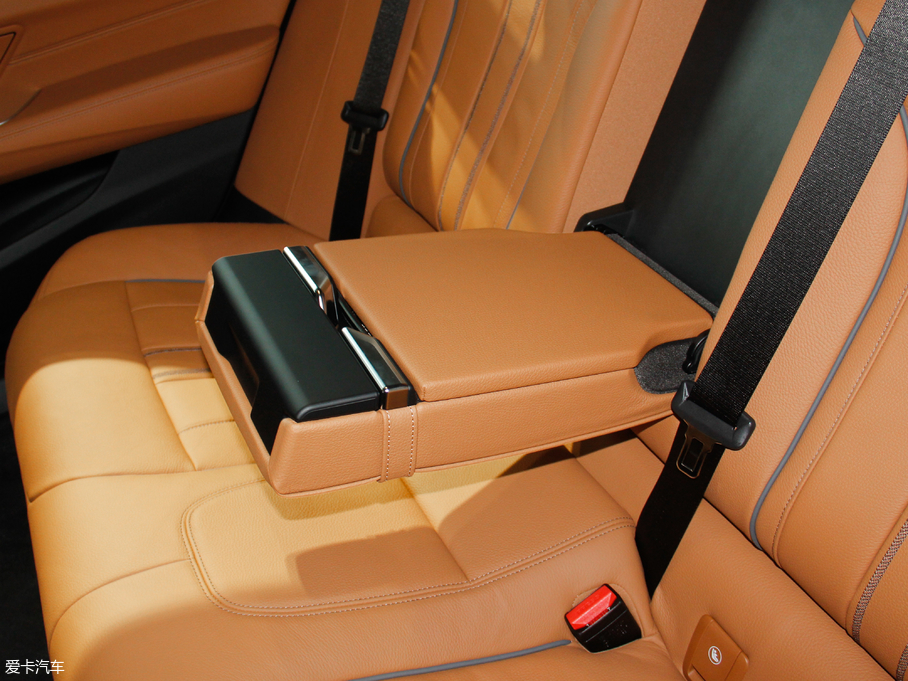 2018R6ϵGT 630i M\b