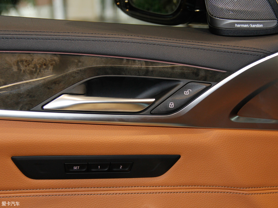 2018R6ϵGT 630i M\b