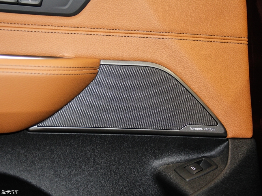 2018R6ϵGT 630i M\b