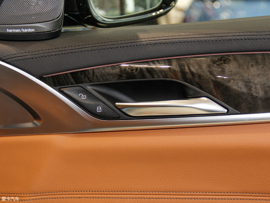 2018R6ϵGT 630i M\b