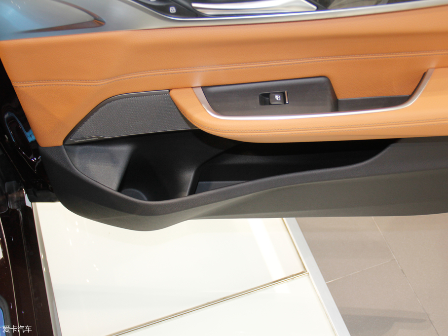 2018R6ϵGT 630i M\b