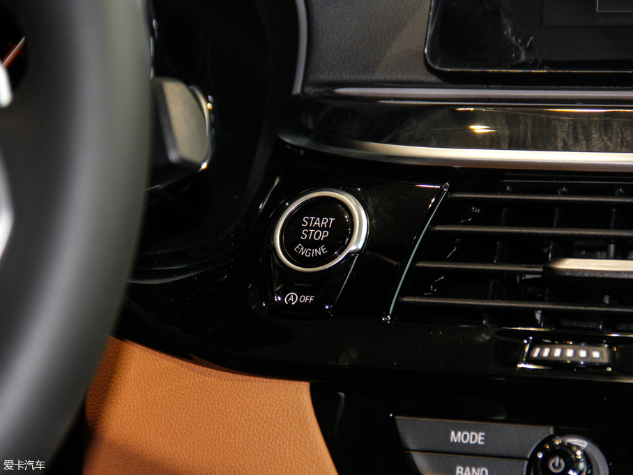 2018R6ϵGT 630i M\b