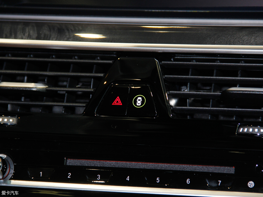 2018R6ϵGT 630i M\b