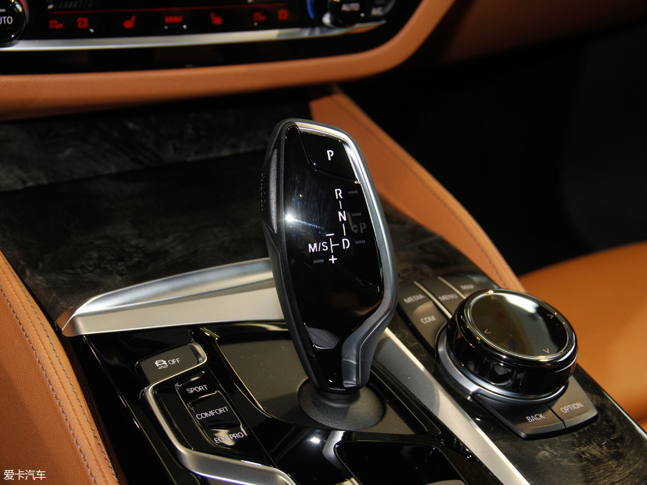 2018R6ϵGT 630i M\b