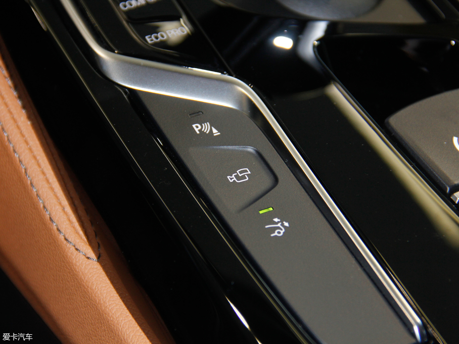 2018R6ϵGT 630i M\b