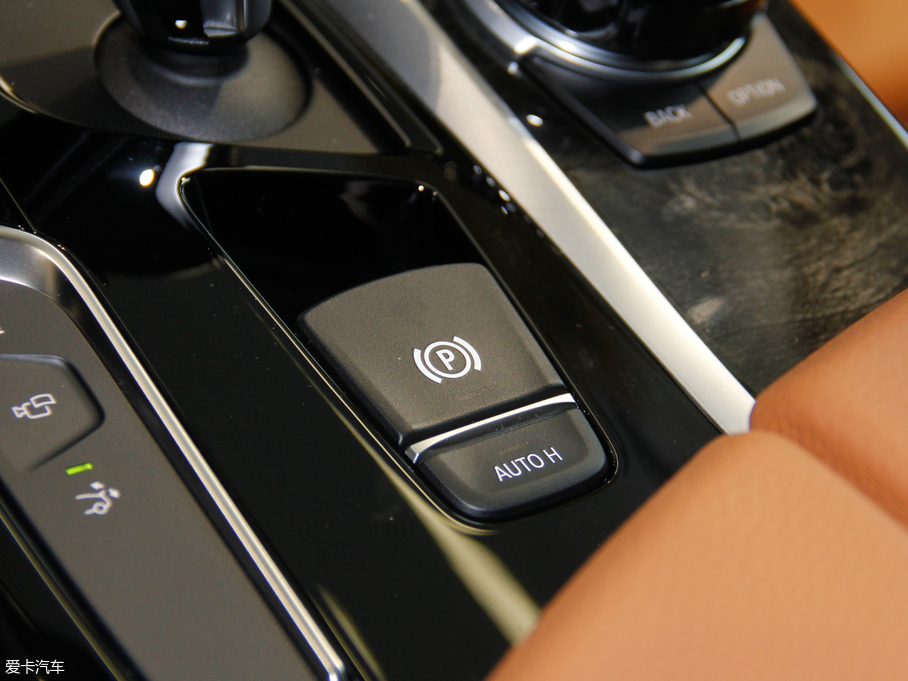 2018R6ϵGT 630i M\b