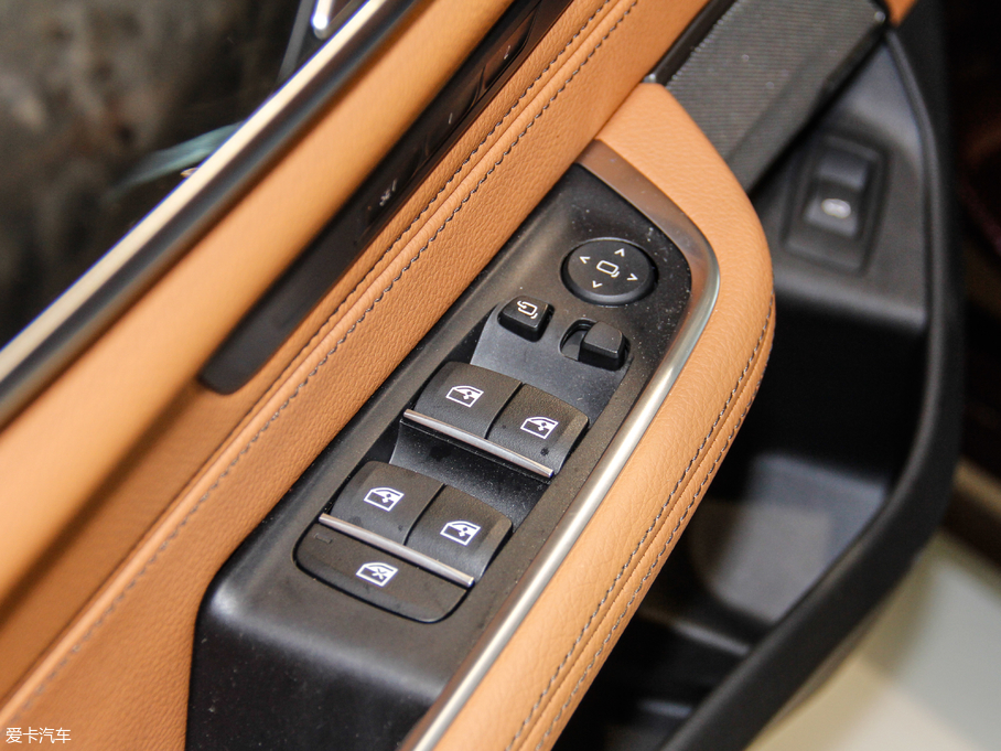 2018R6ϵGT 630i M\b