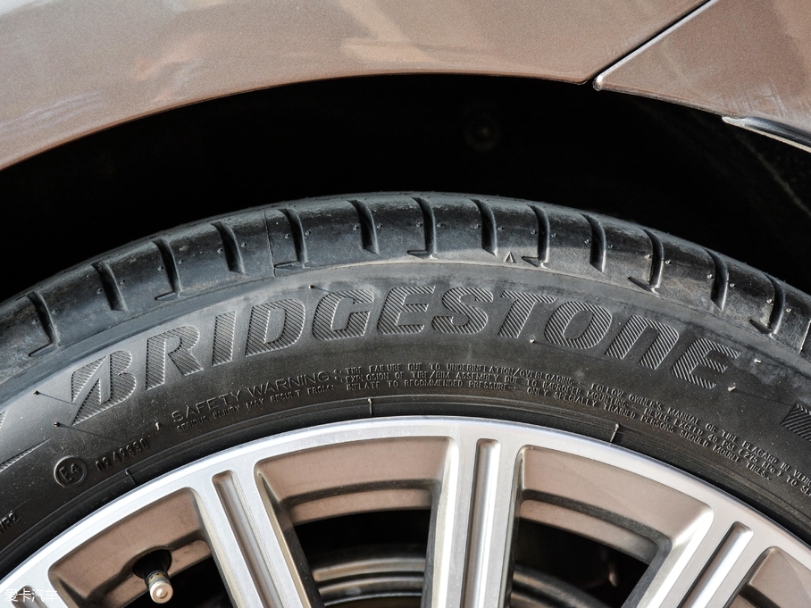 2018R6ϵGT 630i AOӋb