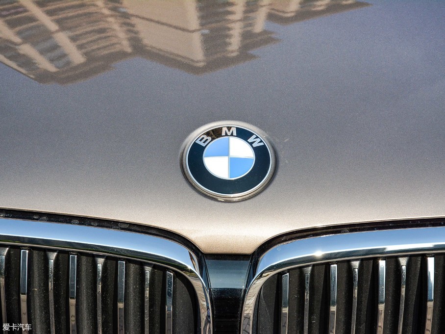 2018R6ϵGT 630i AOӋb