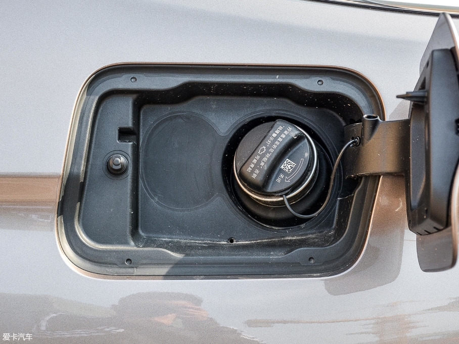 2018R6ϵGT 630i AOӋb