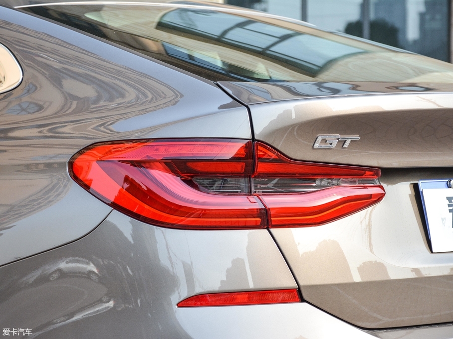 2018R6ϵGT 630i AOӋb