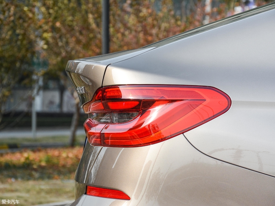 2018R6ϵGT 630i AOӋb