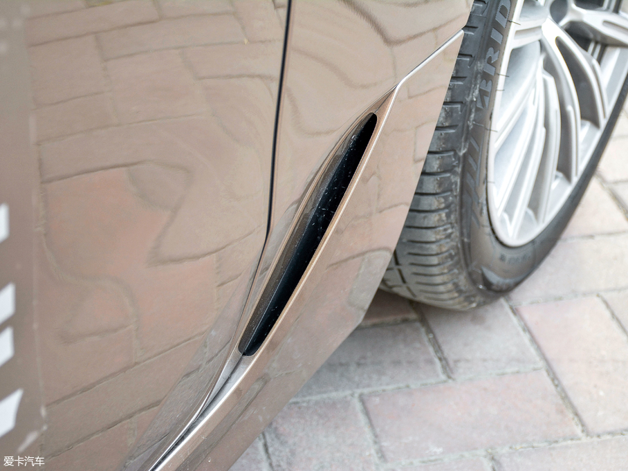 2018R6ϵGT 630i AOӋb