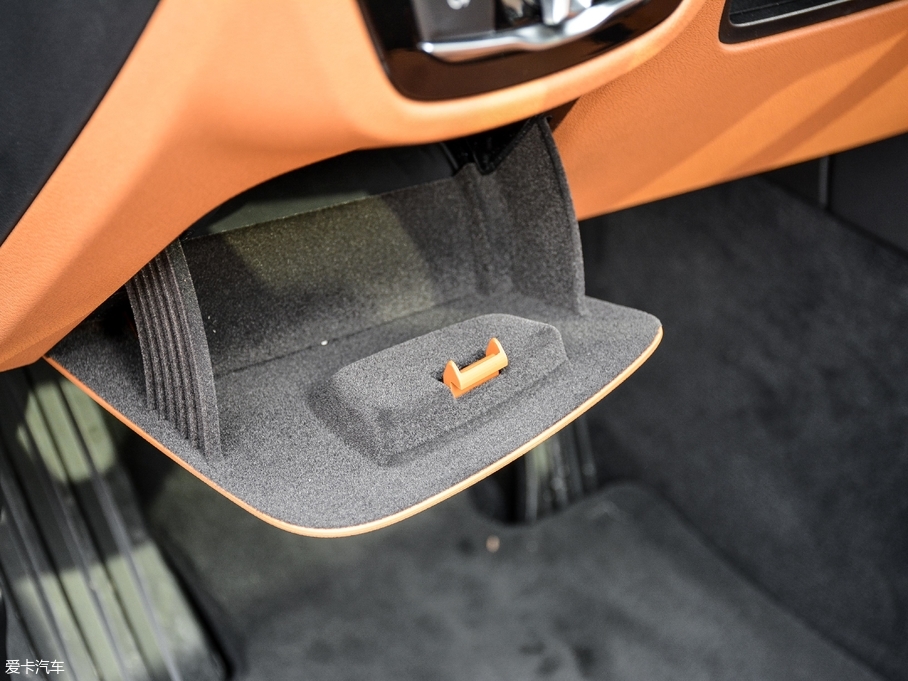 2018R6ϵGT 630i AOӋb