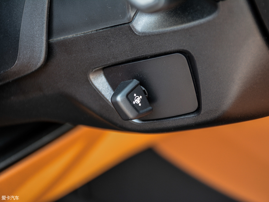 2018R6ϵGT 630i AOӋb