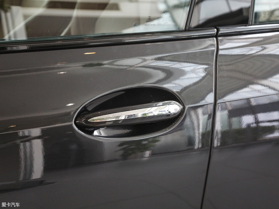 2018R6ϵGT 630i M\b