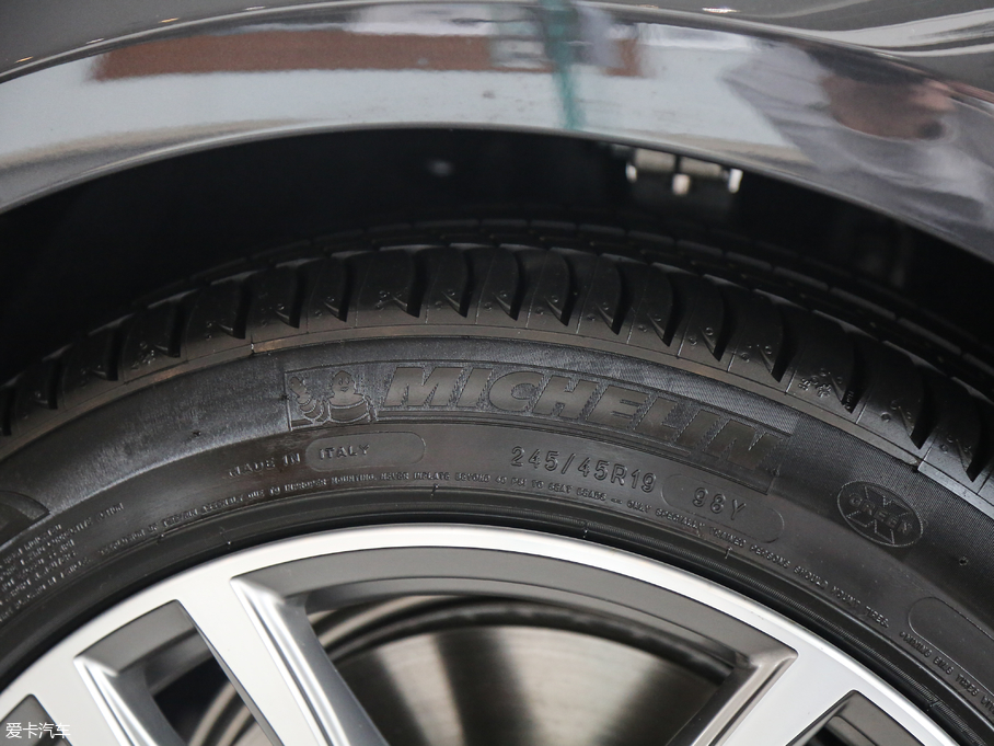 2018R6ϵGT 630i M\b