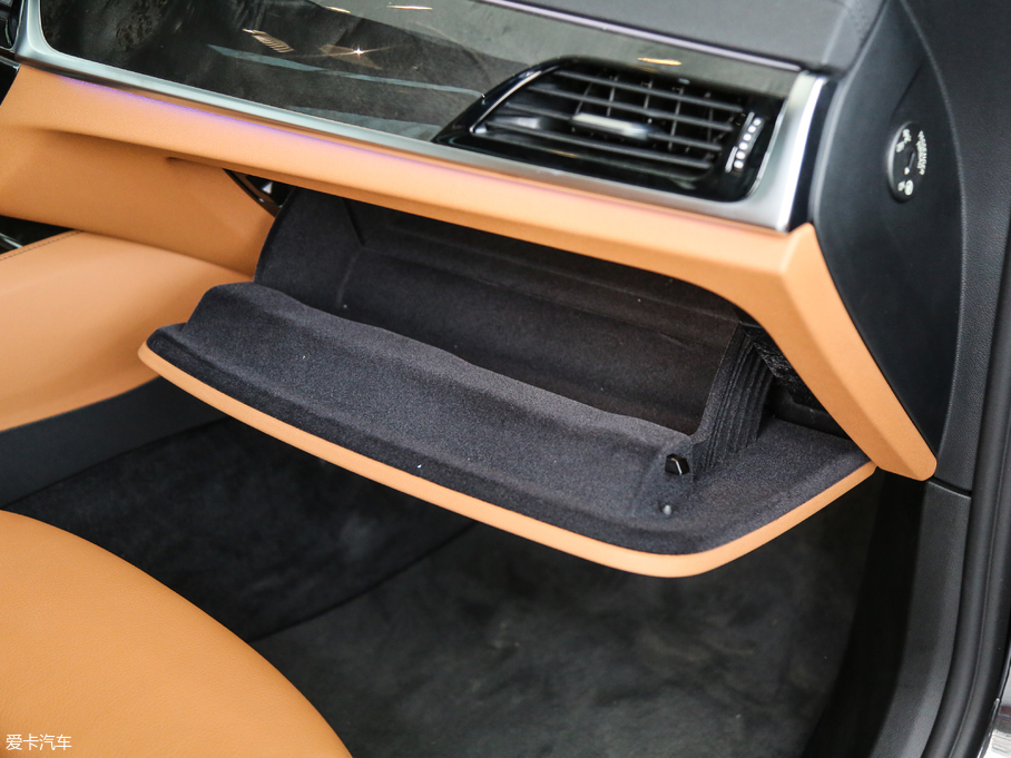 2018R6ϵGT 630i M\b