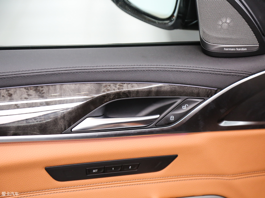 2018R6ϵGT 630i M\b