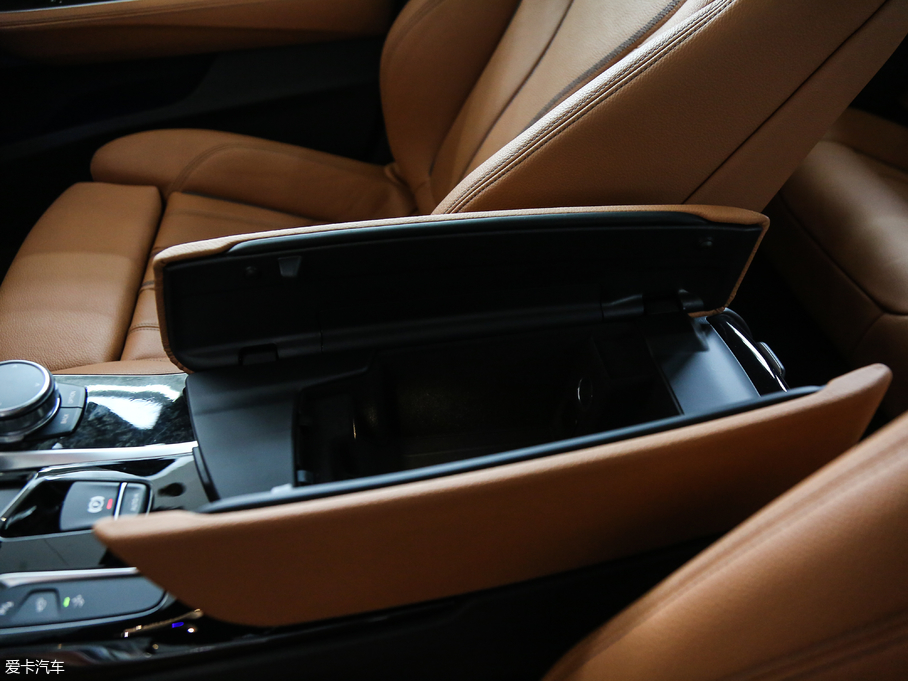 2018R6ϵGT 630i M\b