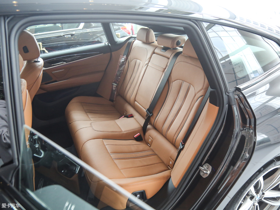 2018R6ϵGT 630i M\b