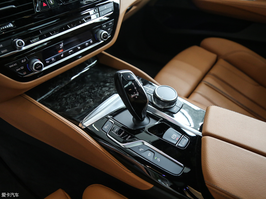 2018R6ϵGT 630i M\b