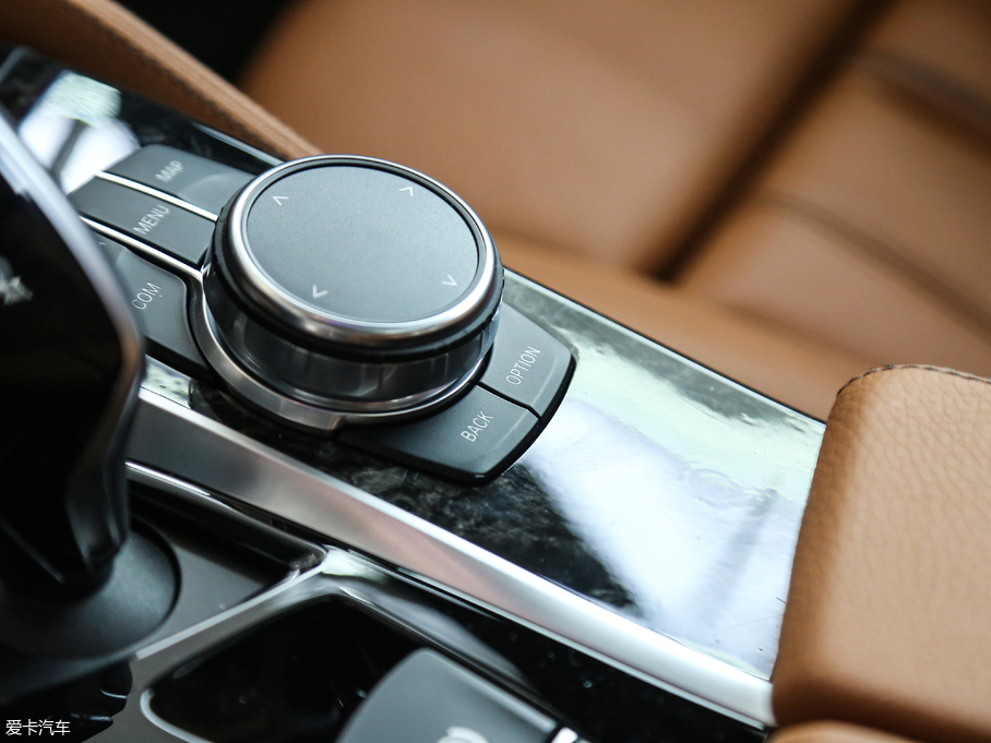 2018R6ϵGT 630i M\b