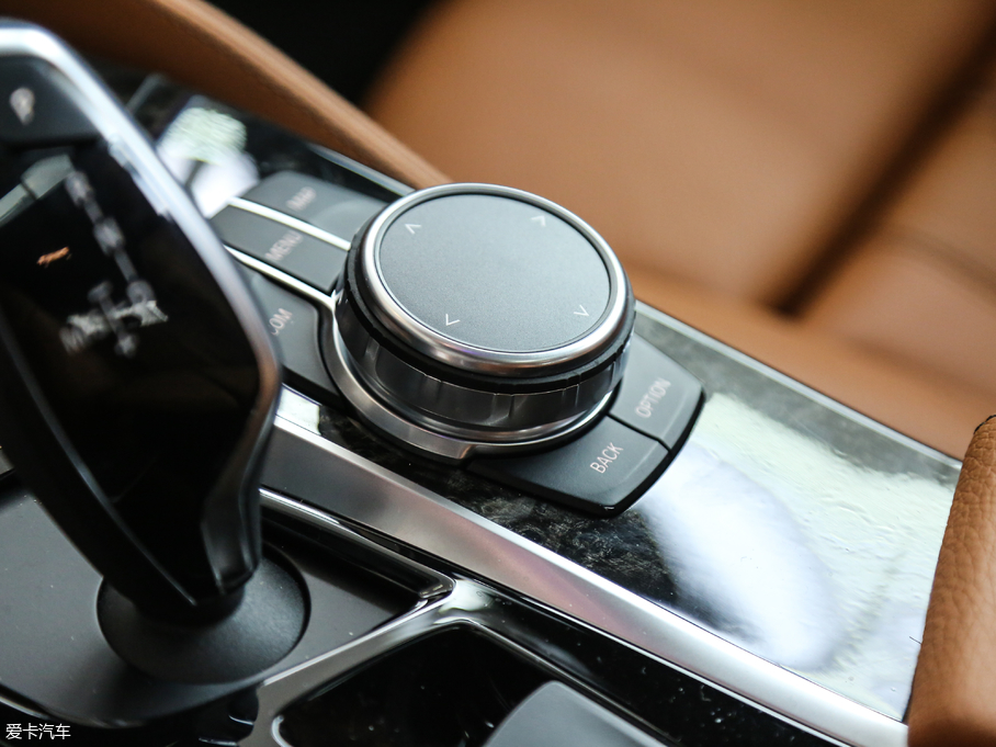 2018R6ϵGT 630i M\b