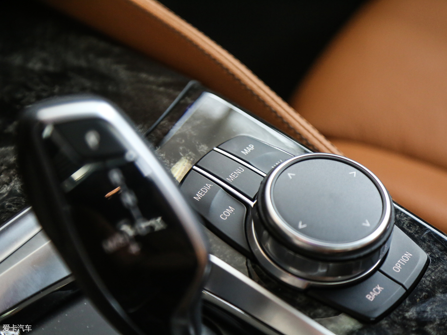 2018R6ϵGT 630i M\b