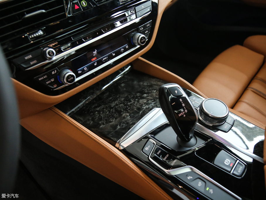 2018R6ϵGT 630i M\b