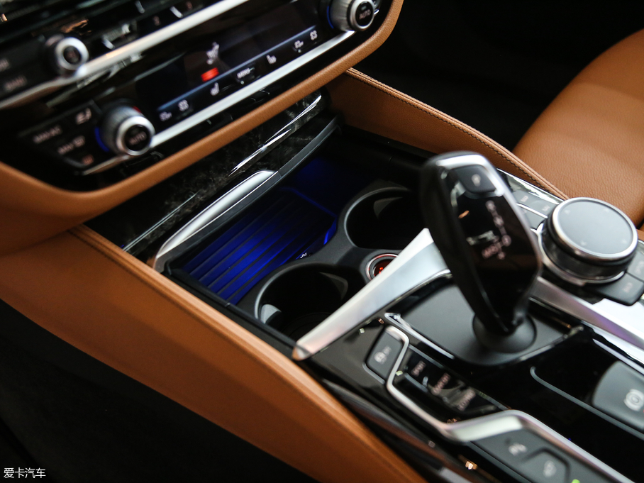 2018R6ϵGT 630i M\b