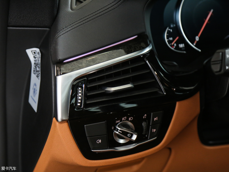 2018R6ϵGT 630i M\b