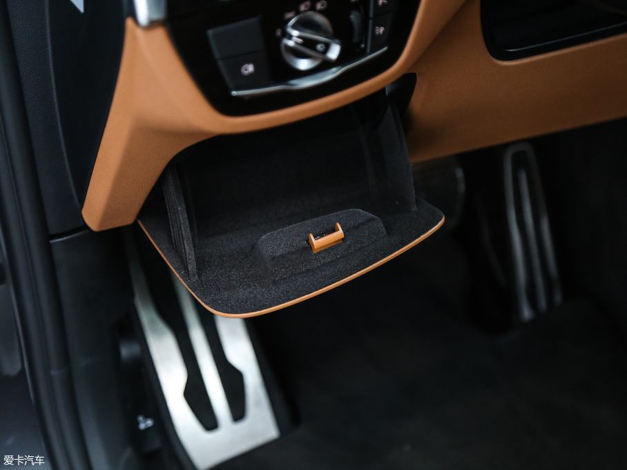 2018R6ϵGT 630i M\b