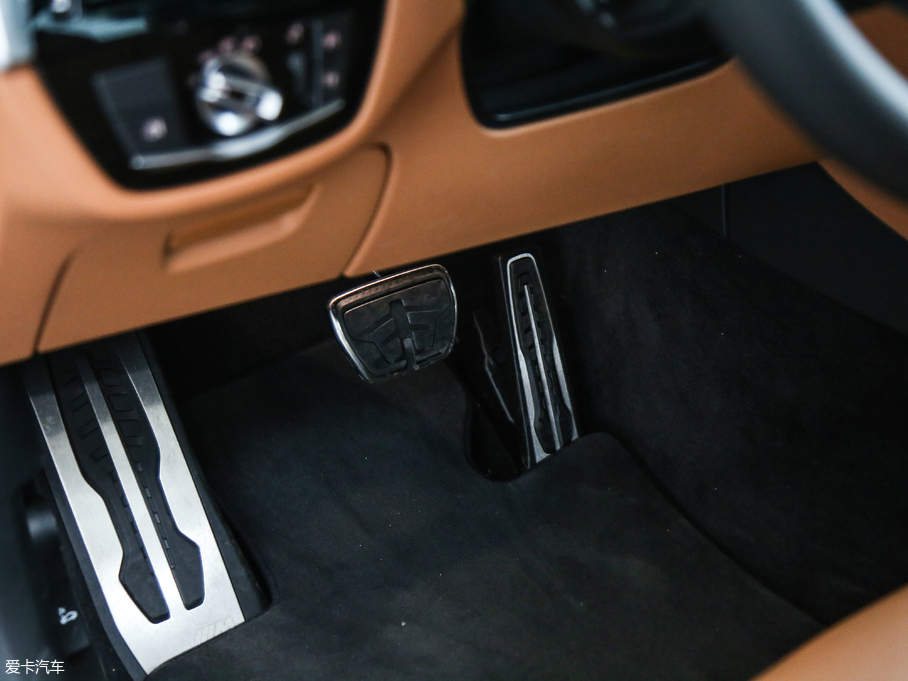 2018R6ϵGT 630i M\b